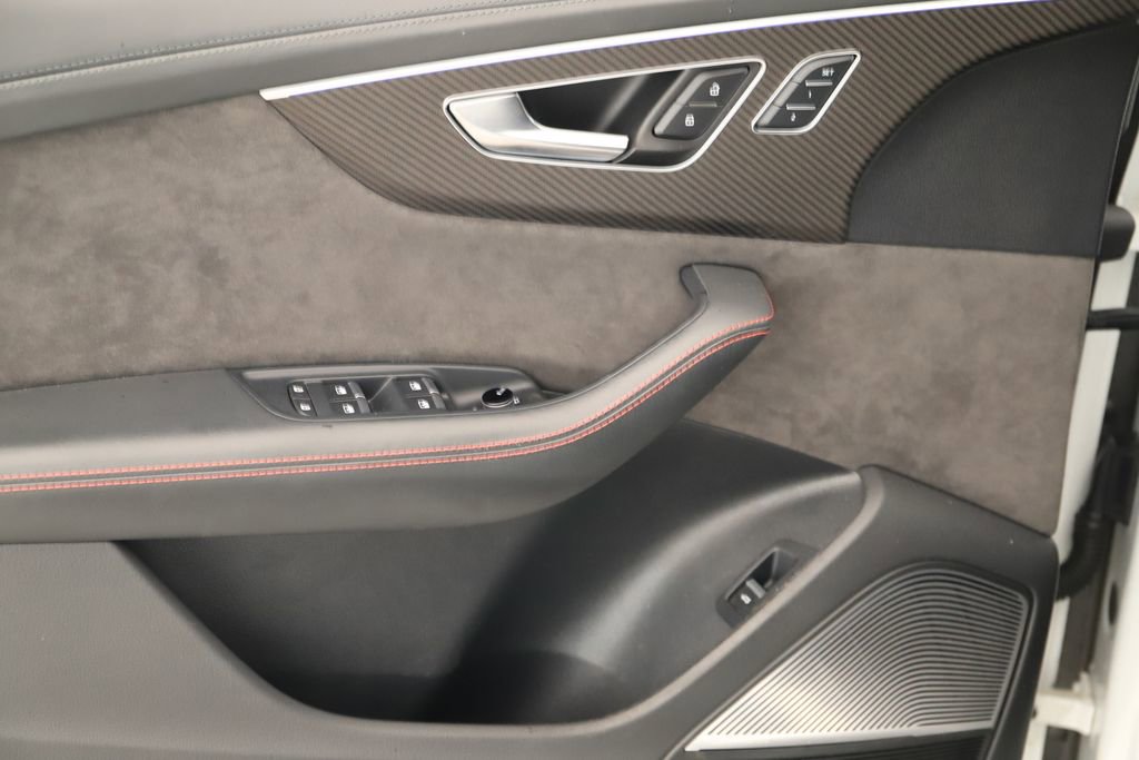 Certified 2022 Audi RS Q8 4.0T w/ Carbon Optic Package image 22