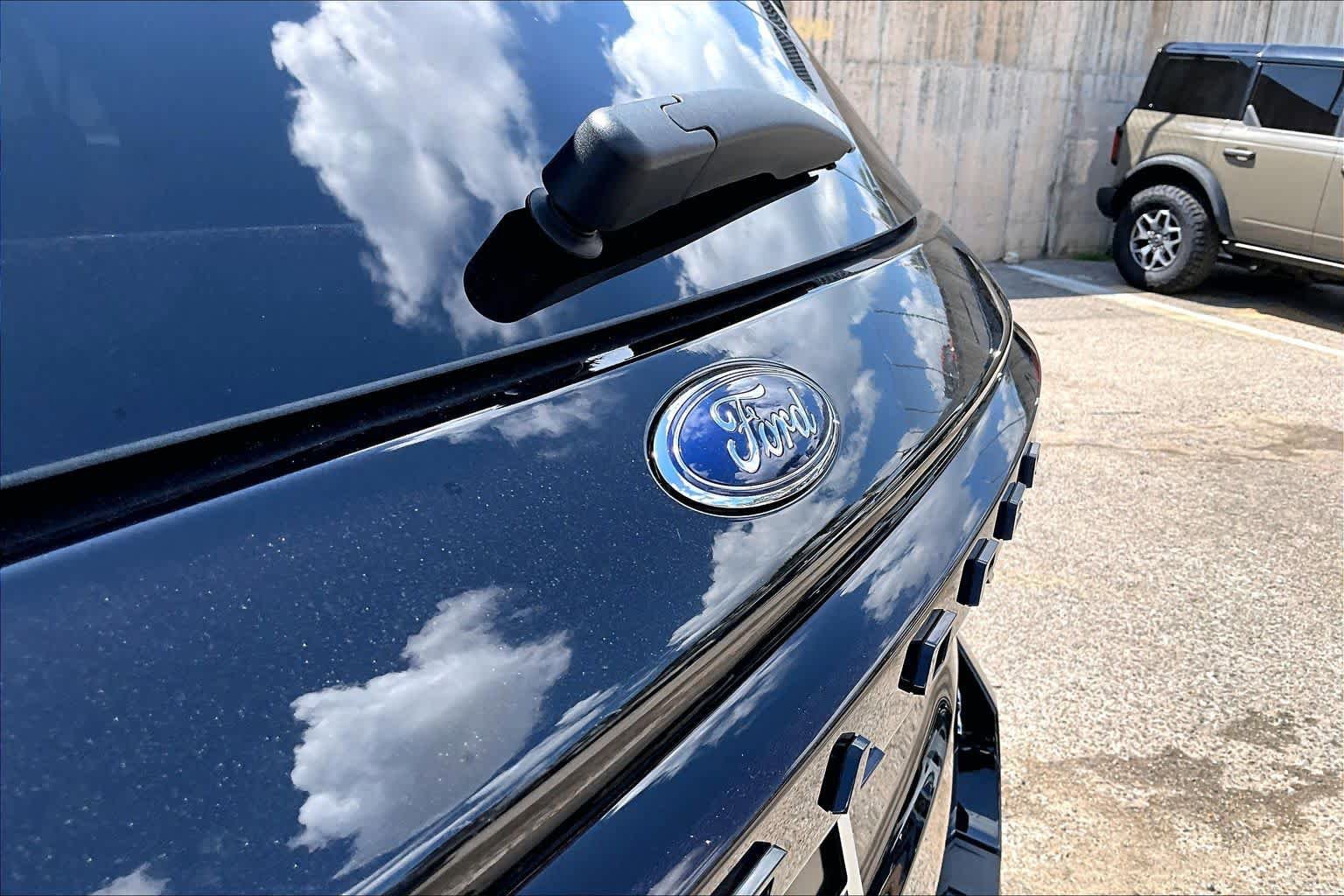Used 2025 Ford Explorer ST w/ Sun And Sound Package RWD image 31
