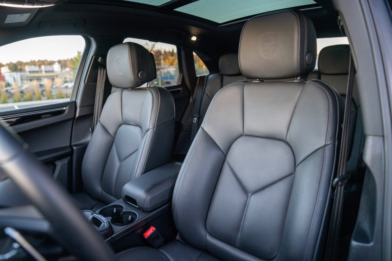Certified 2026 Porsche Macan Turbo AWD/4WD image 5
