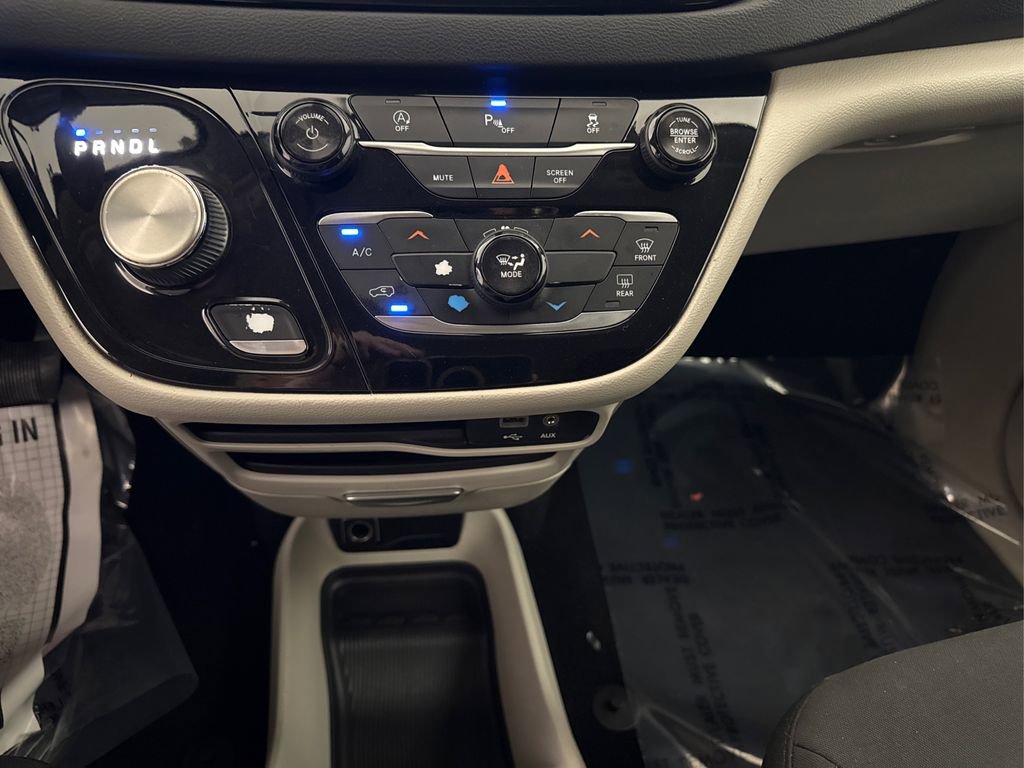 Used 2018 Chrysler Pacifica LX FWD image 30