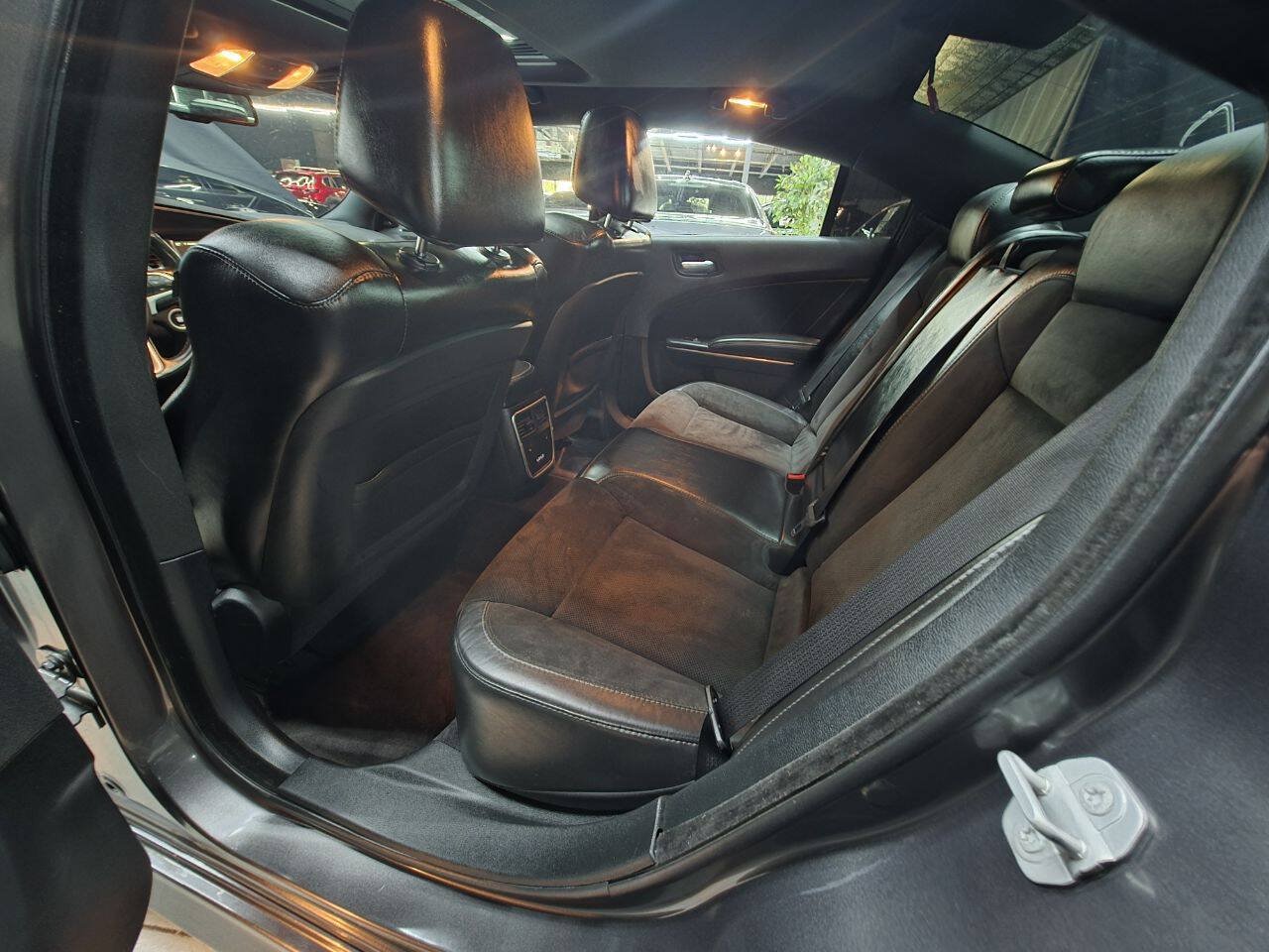 Used 2018 Dodge Charger R/T Scat Pack w/ Dynamics Package RWD image 18