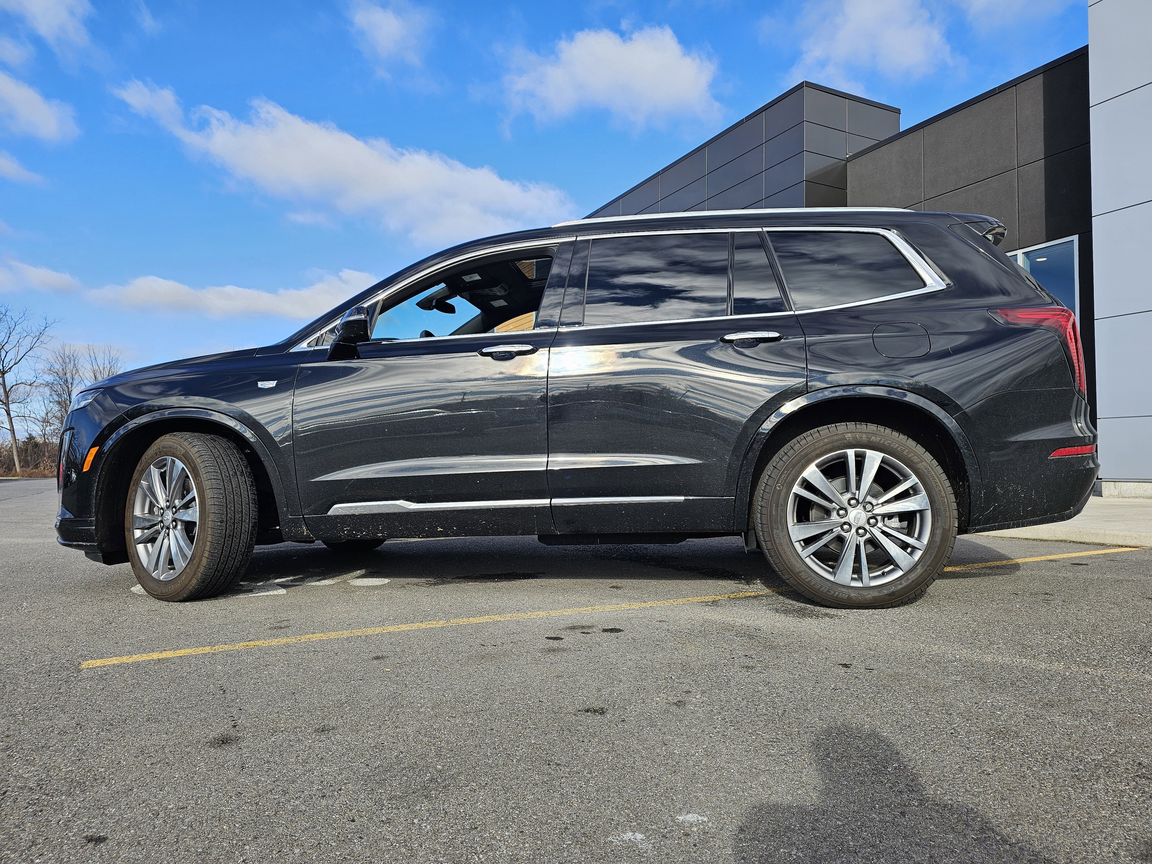 Used 2024 Cadillac XT6 Premium Luxury image 8