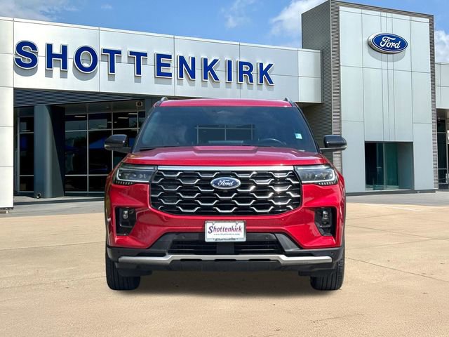 Used 2025 Ford Explorer Platinum RWD image 2