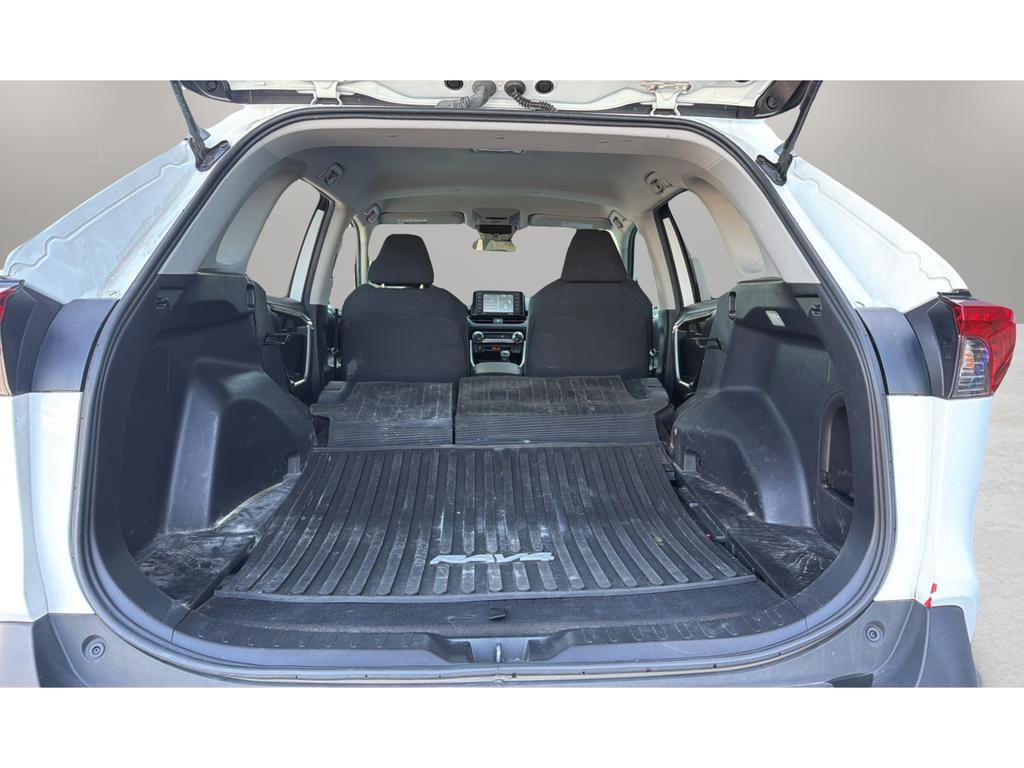 Used 2021 Toyota RAV4 LE image 13
