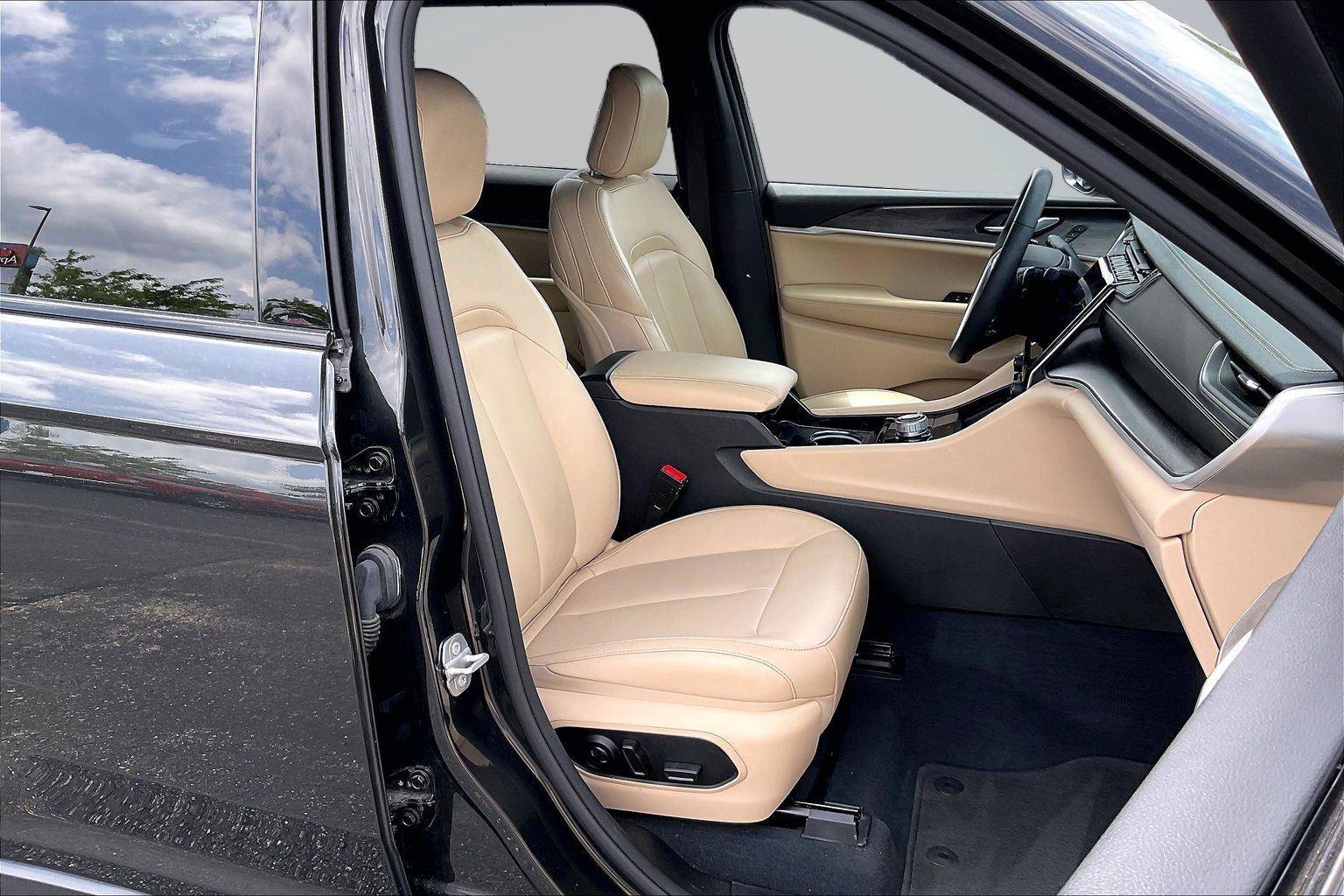 Used 2023 Jeep Grand Cherokee L Limited AWD/4WD image 8