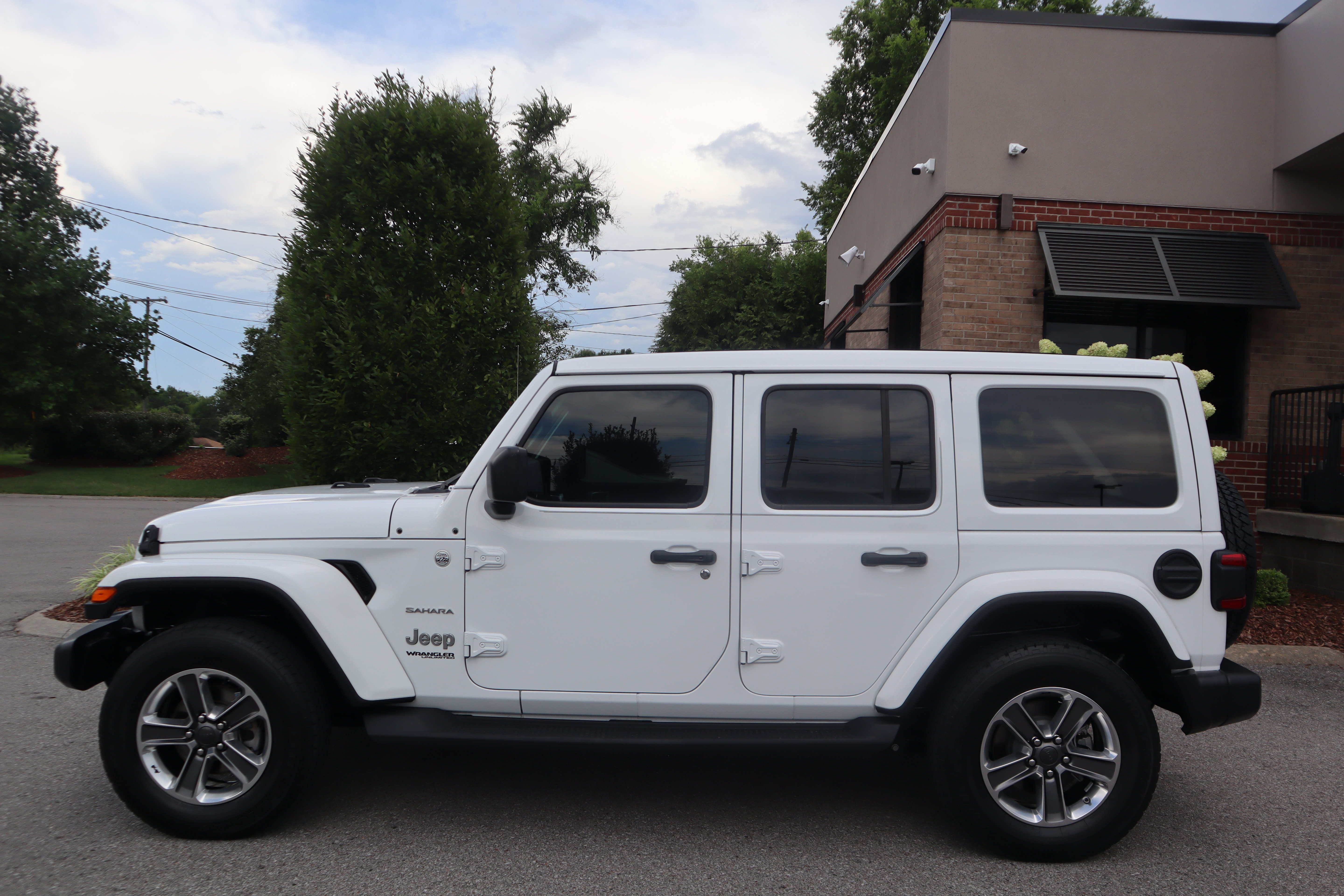 Used 2020 Jeep Wrangler Unlimited Sahara AWD/4WD image 10