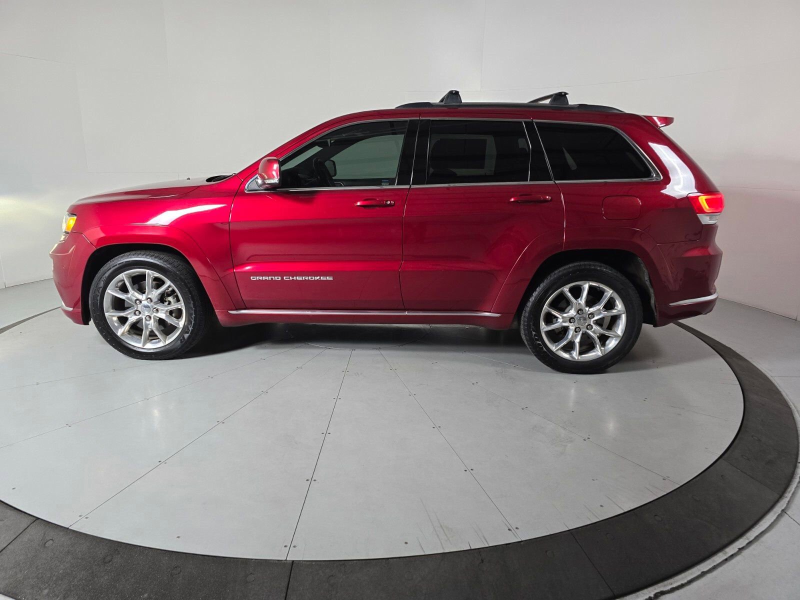 Used 2015 Jeep Grand Cherokee Summit w/ Platinum Series Group AWD/4WD image 2