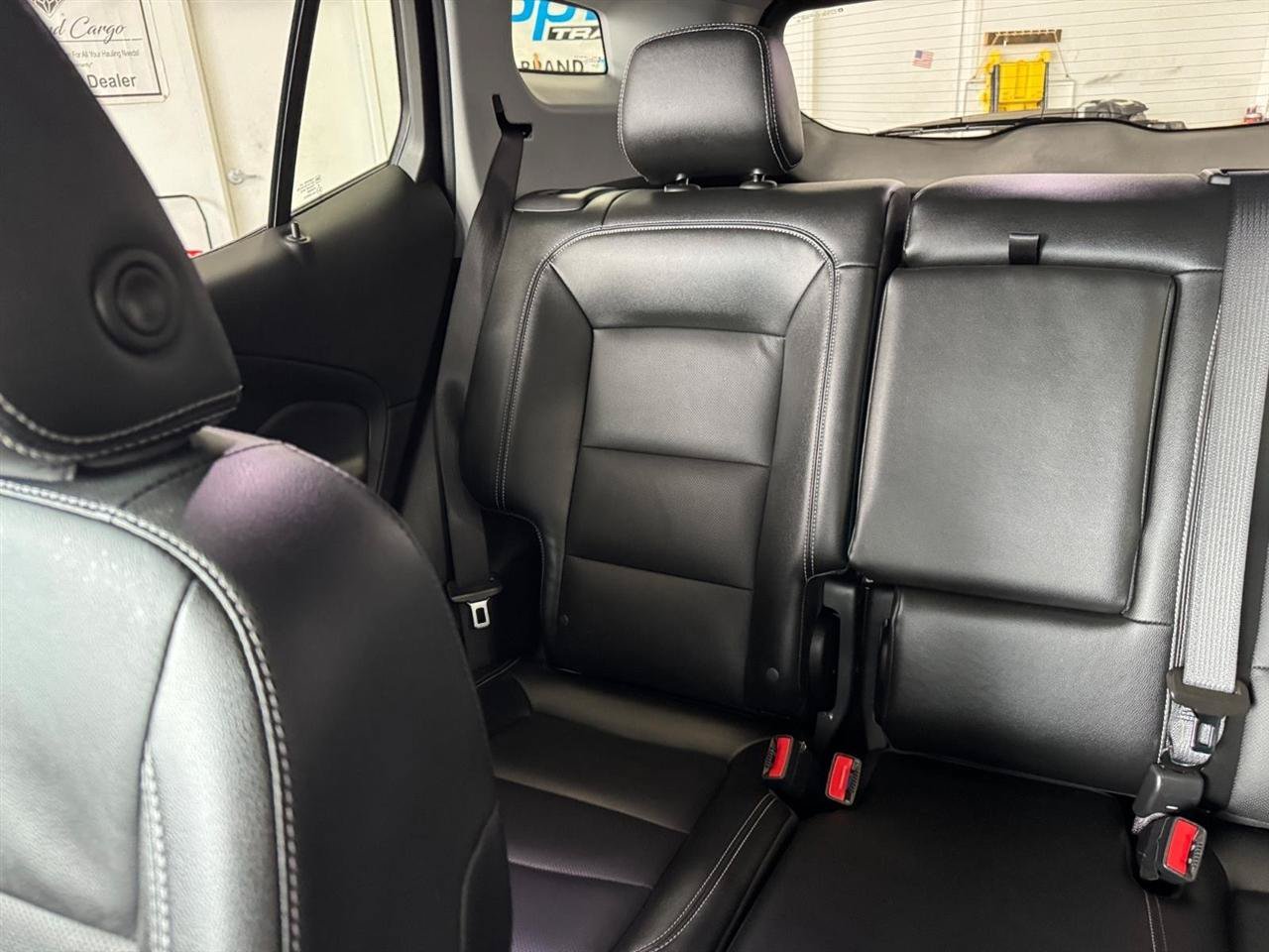 Used 2024 GMC Terrain SLT AWD/4WD image 9