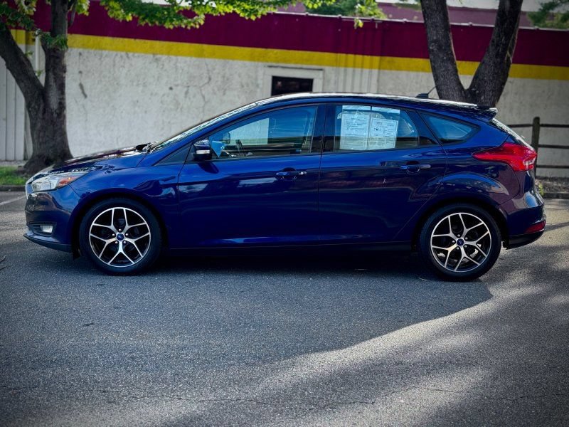 Used 2017 Ford Focus SEL w/ Cold Weather Package FWD image 4