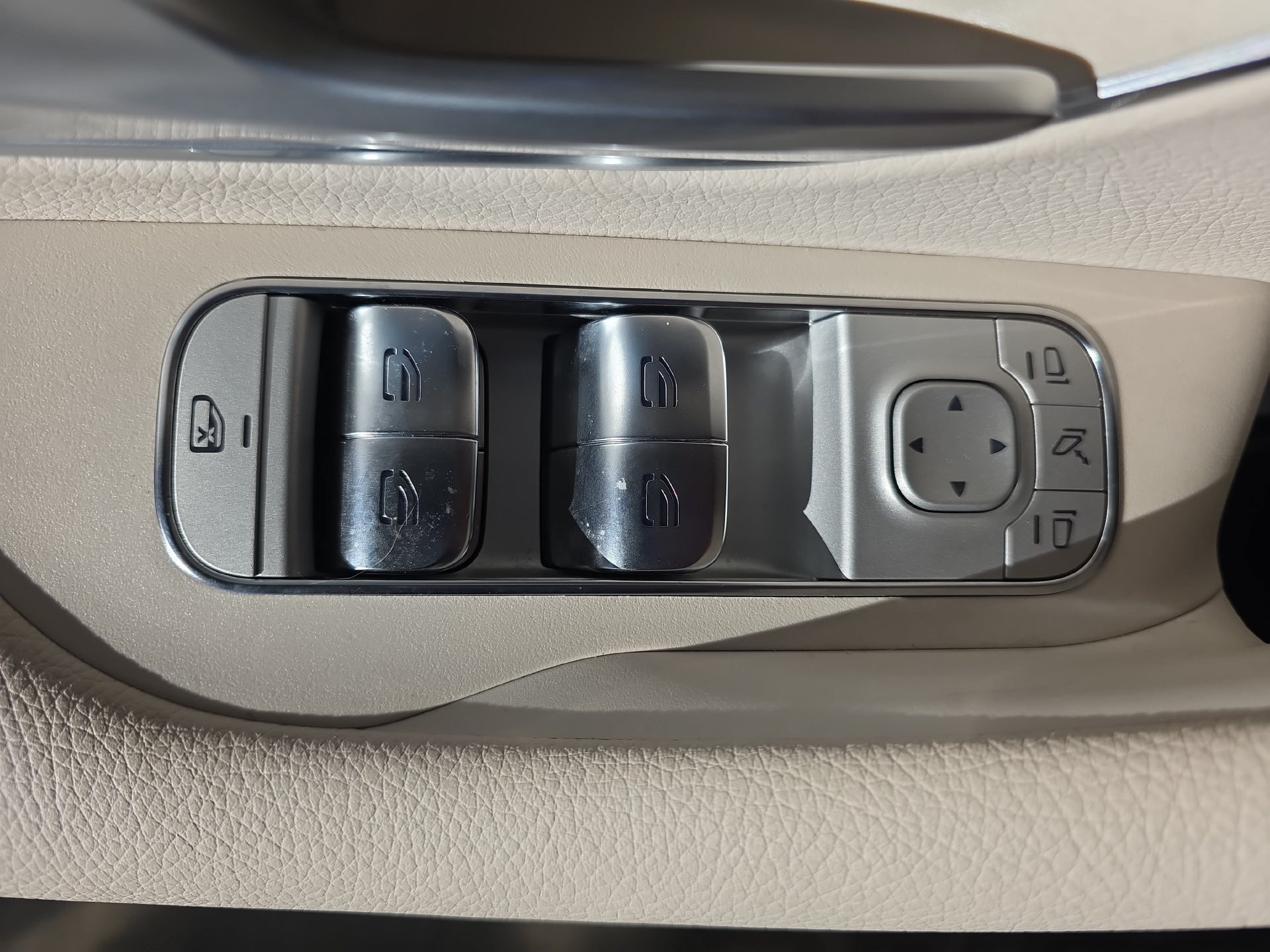 Used 2025 Mercedes-Benz GLE 450e 4MATIC image 25