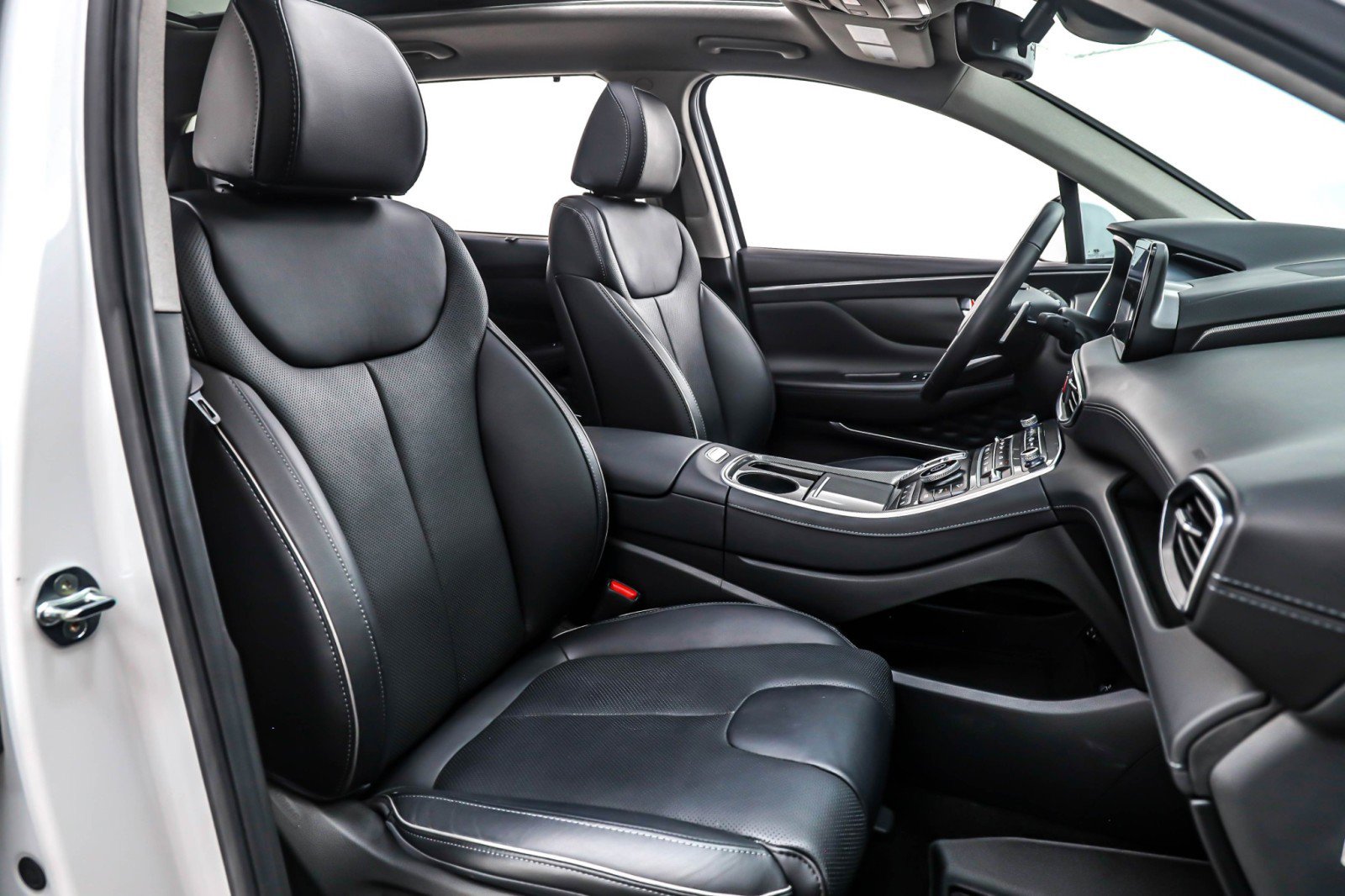 Used 2023 Hyundai Santa Fe Limited w/ Cargo Package image 7