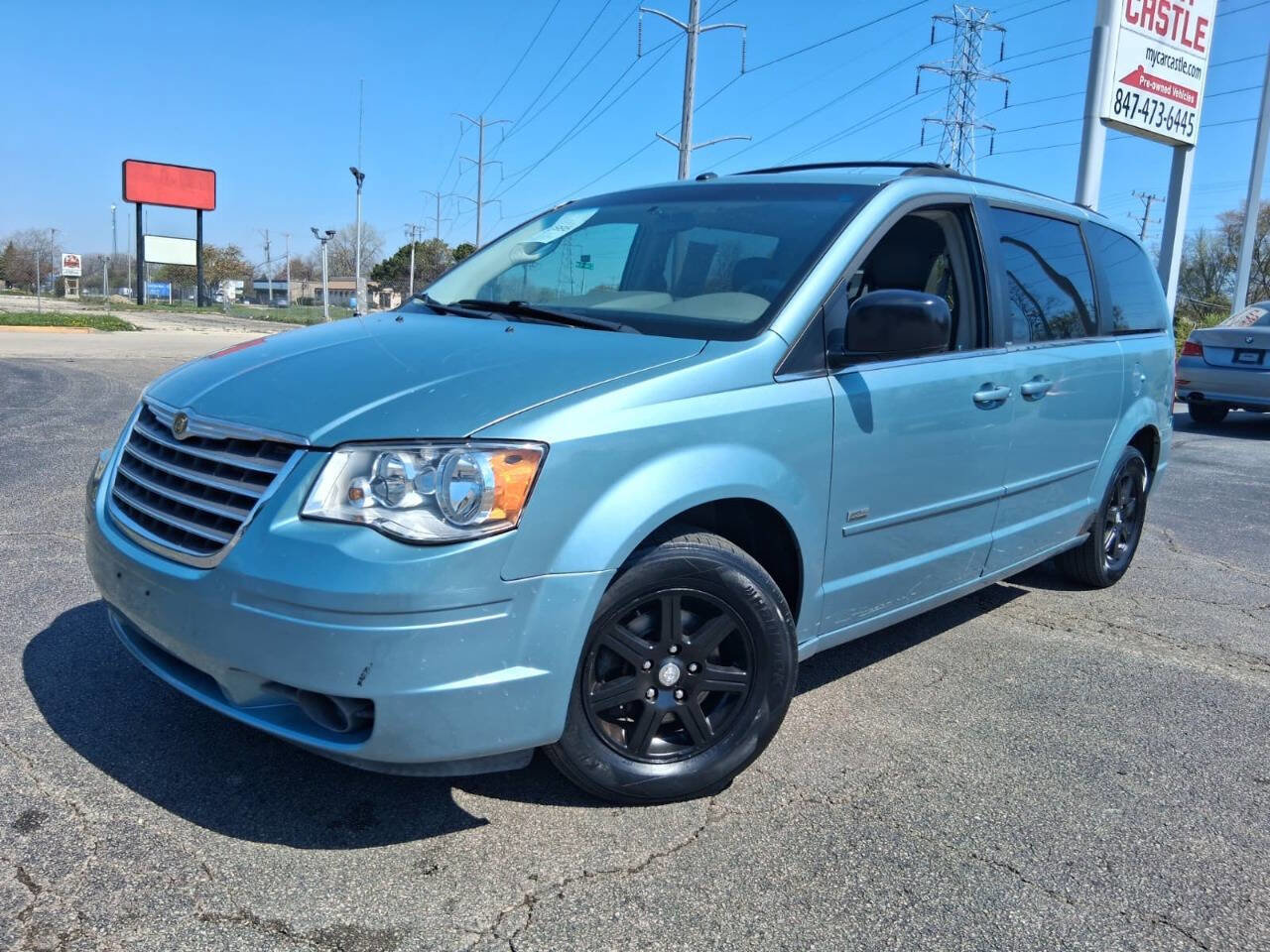 Used 2008 Chrysler Town & Country Touring FWD image 1