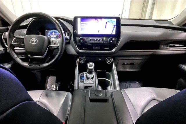 Certified 2025 Toyota Grand Highlander AWD image 16