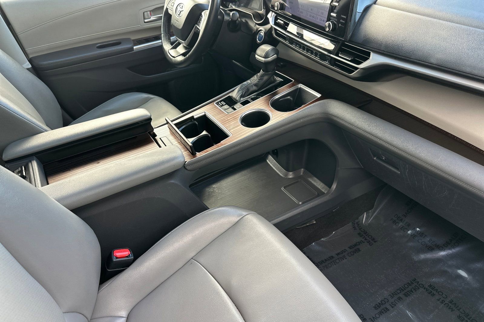 Certified 2022 Toyota Sienna XLE image 18