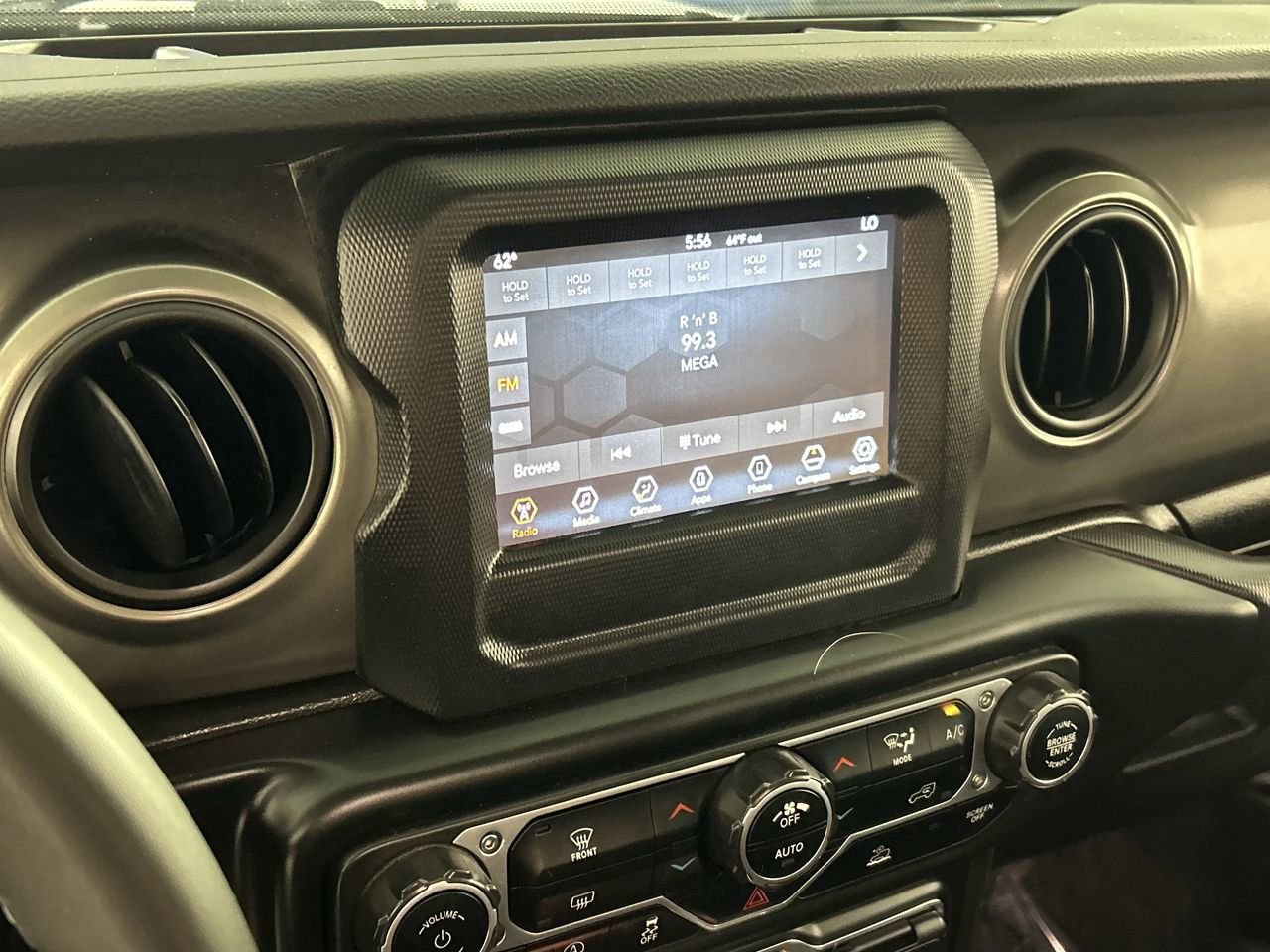 Used 2023 Jeep Wrangler Sport S image 15