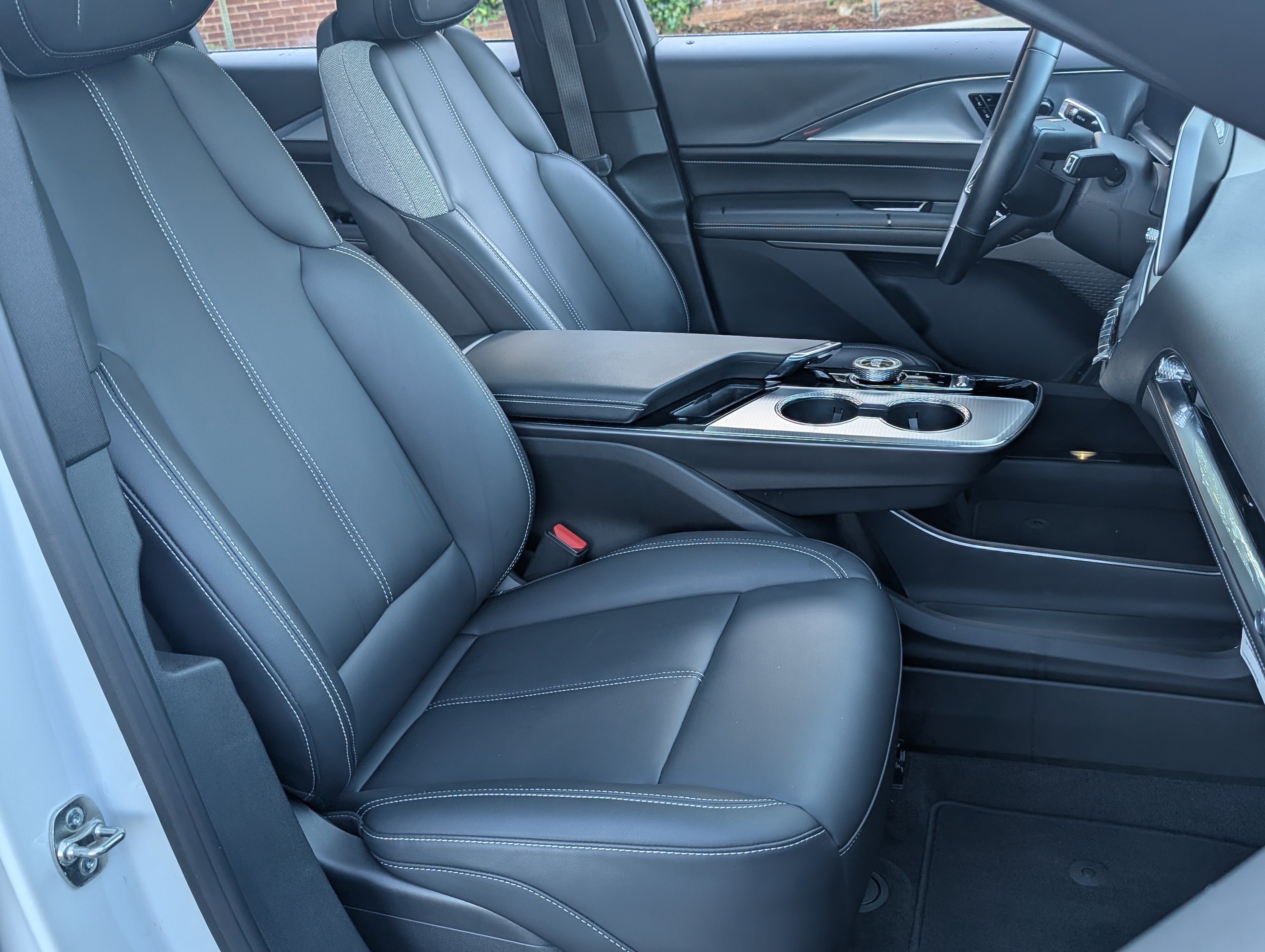 Used 2024 Cadillac Lyriq Tech RWD image 21