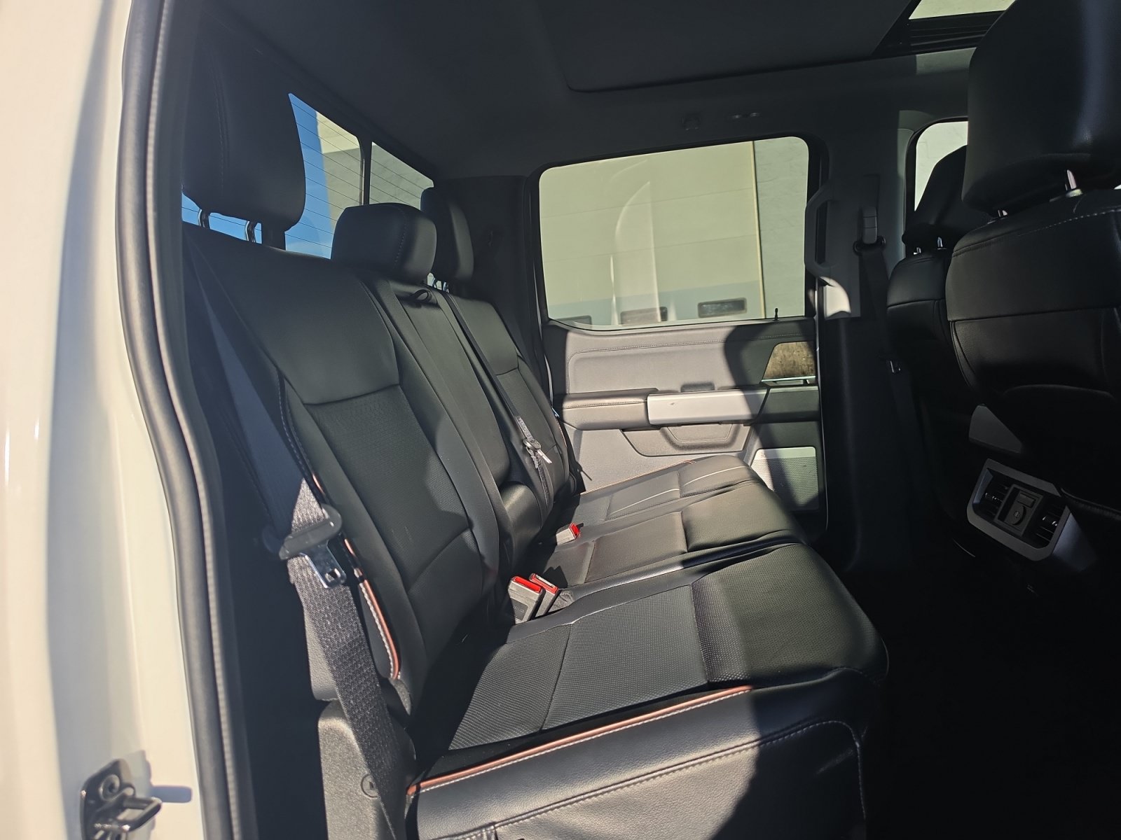 Used 2024 Ford F250 Lariat w/ Lariat Ultimate Package AWD/4WD image 27