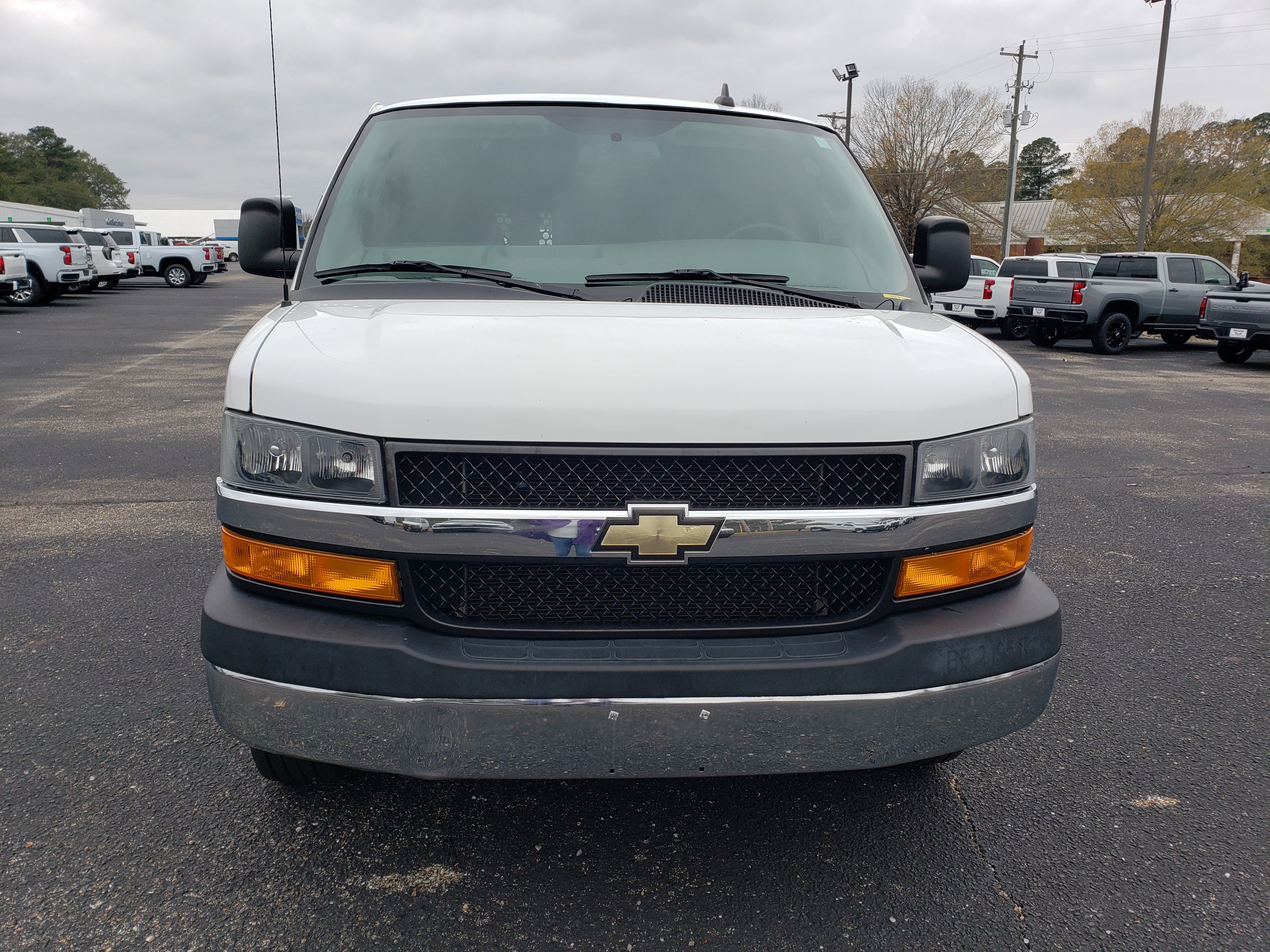 Used 2021 Chevrolet Express 2500 w/ Driver Convenience Package image 9
