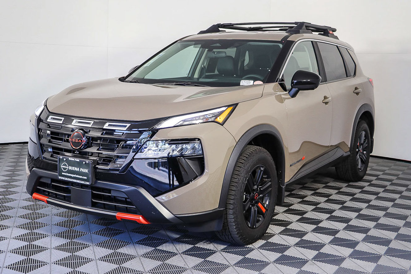 Certified 2025 Nissan Rogue SV AWD/4WD image 3