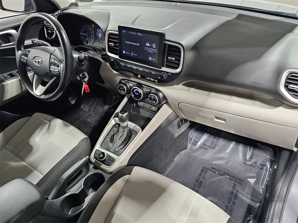 Used 2022 Hyundai Venue SEL image 14