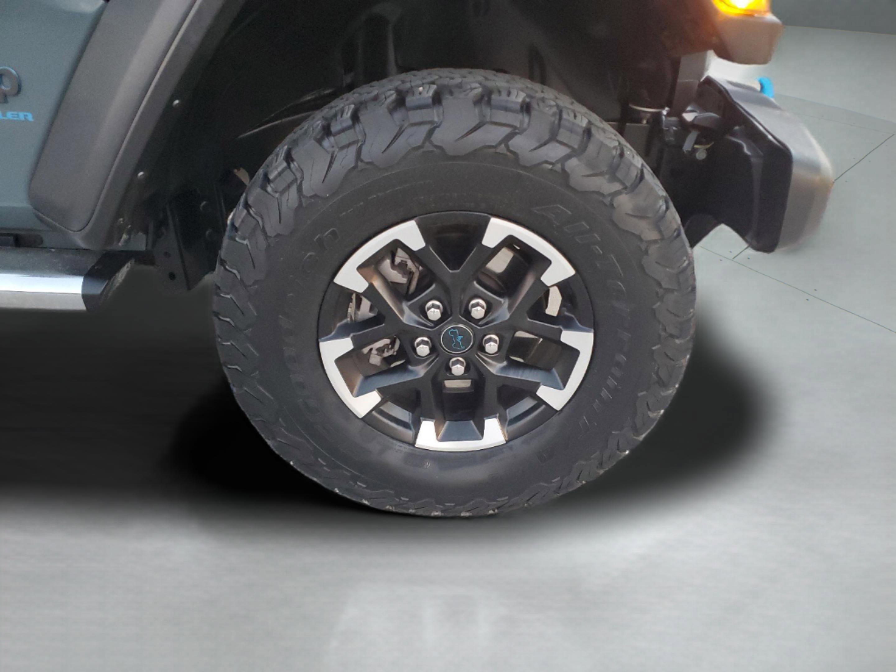 Used 2024 Jeep Wrangler Unlimited Rubicon 4xe w/ Technology Group image 33