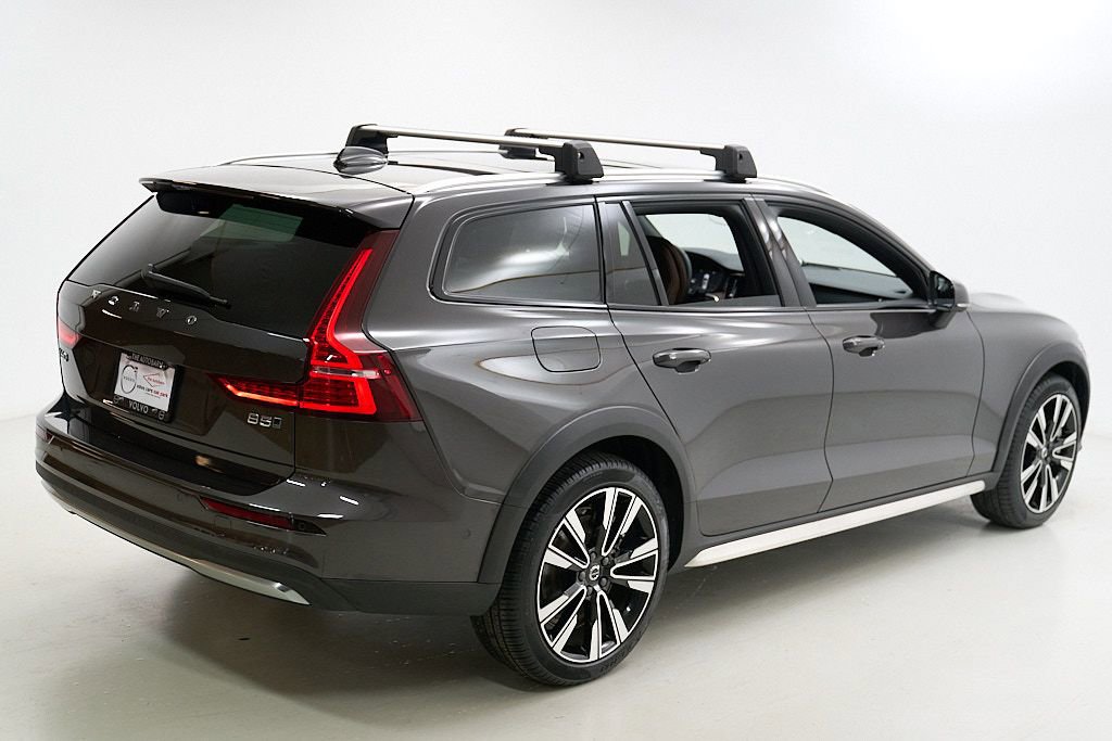 Certified 2025 Volvo V60 B5 Cross Country Ultra AWD/4WD image 10