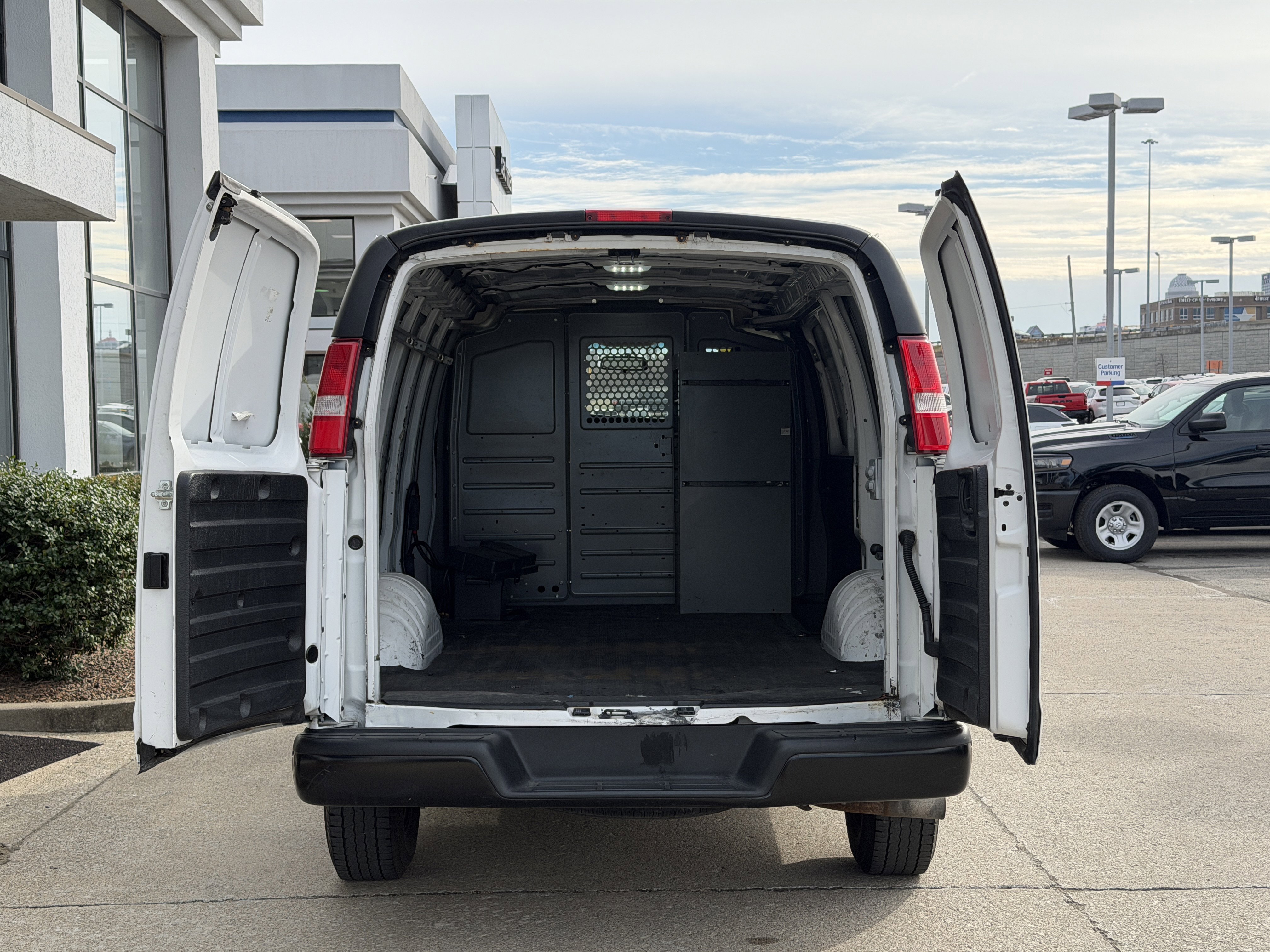 Used 2021 Chevrolet Express 2500 w/ Driver Convenience Package image 8