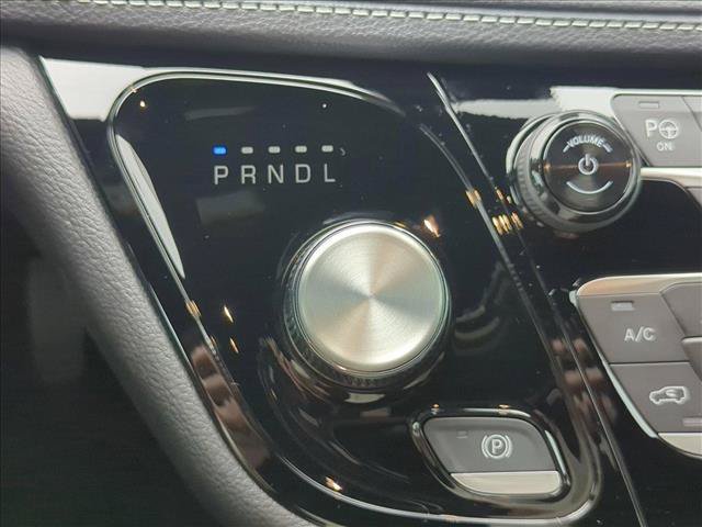 New 2025 Chrysler Pacifica Select AWD/4WD image 13