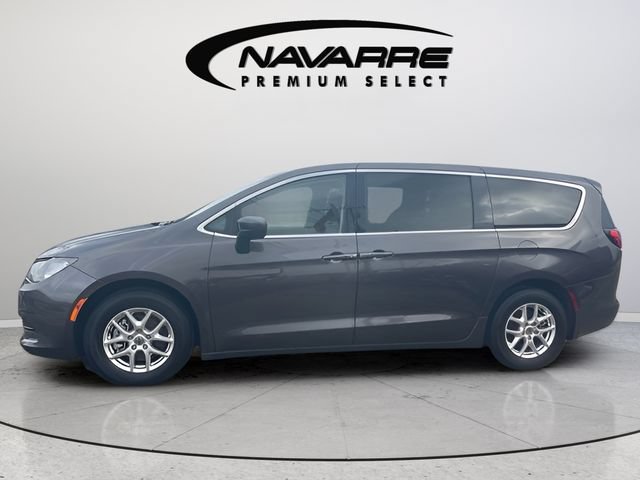 Used 2022 Chrysler Voyager LX FWD image 5