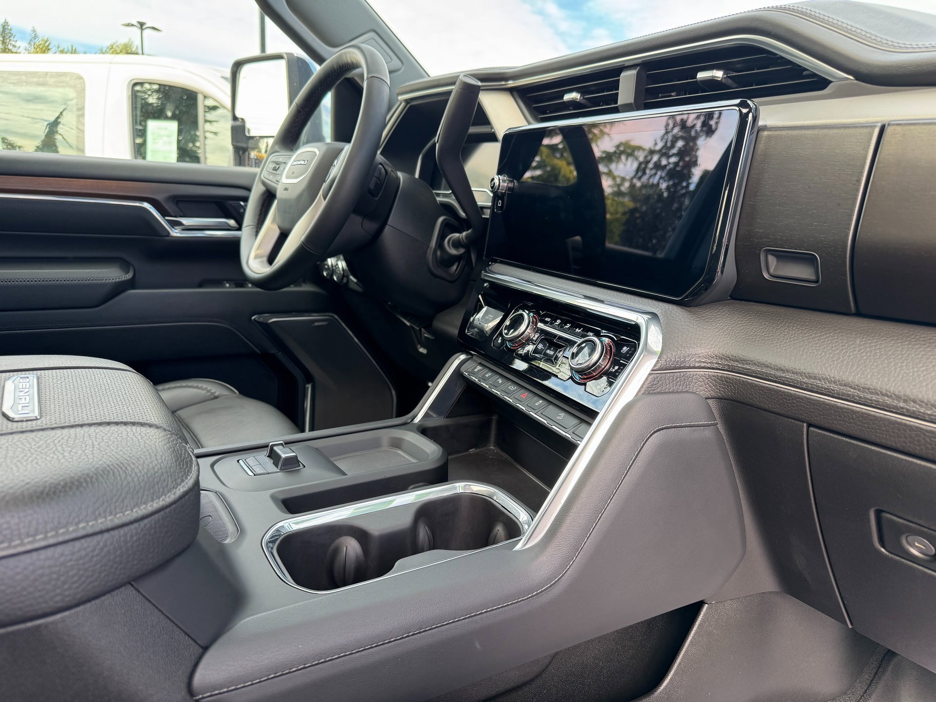 Used 2024 GMC Sierra 3500 Denali image 20