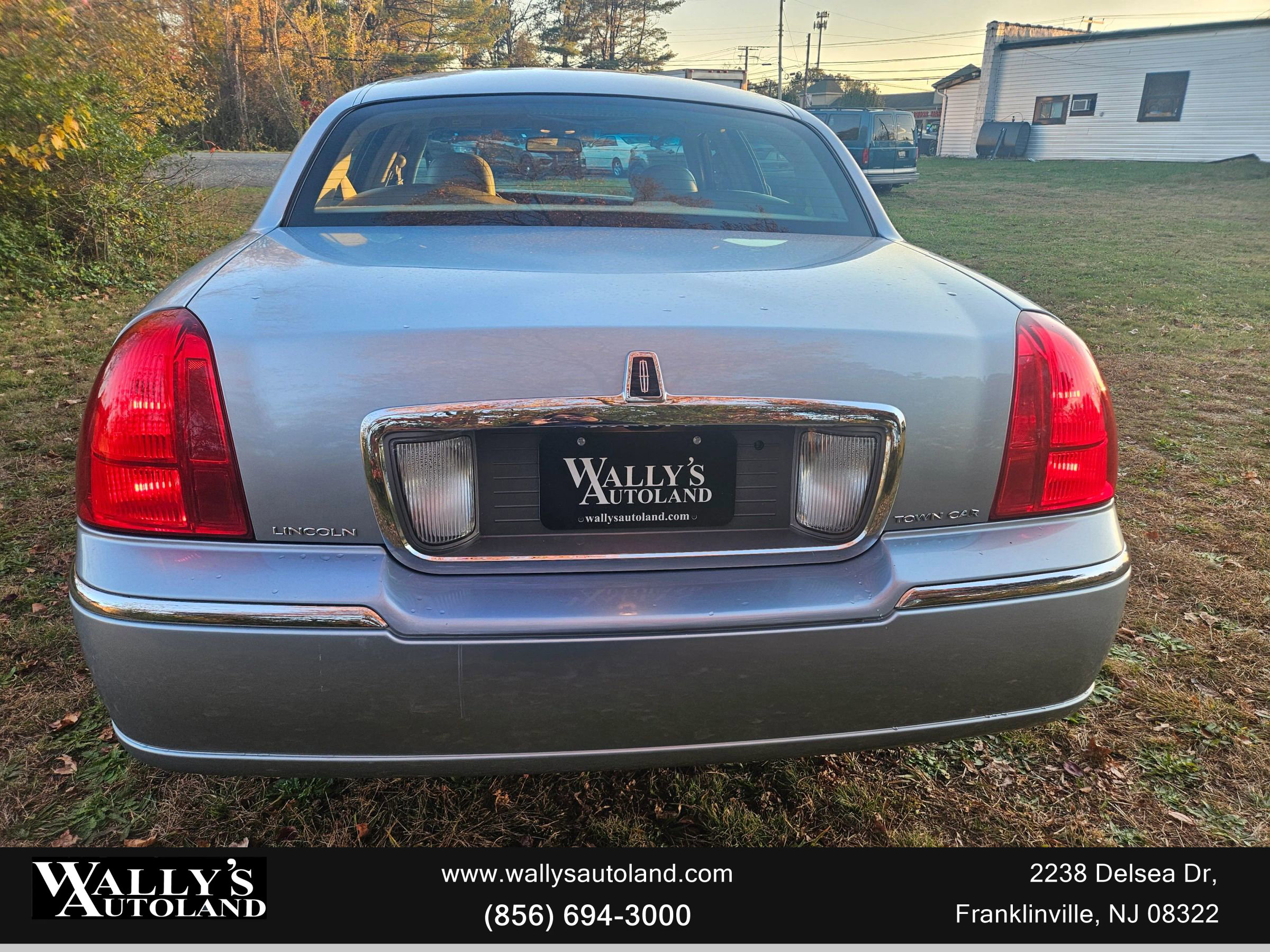 Used 2009 Lincoln Town Car Signature Limited image 7