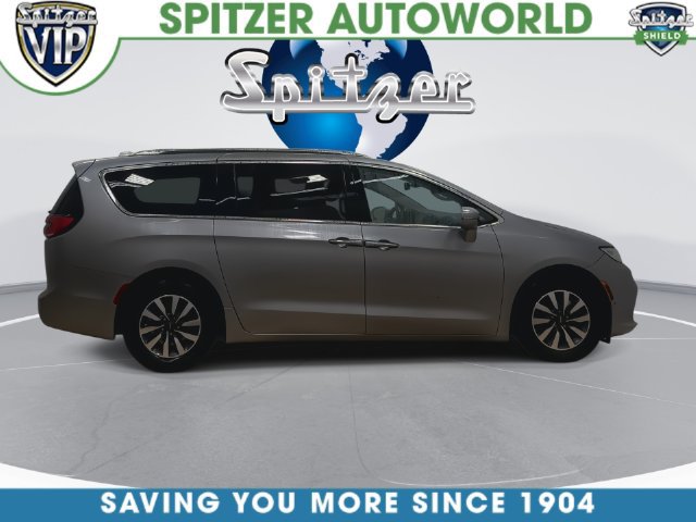 Used 2021 Chrysler Pacifica Touring-L FWD image 17