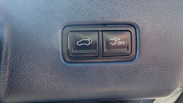Used 2025 Kia Carnival EX FWD image 11