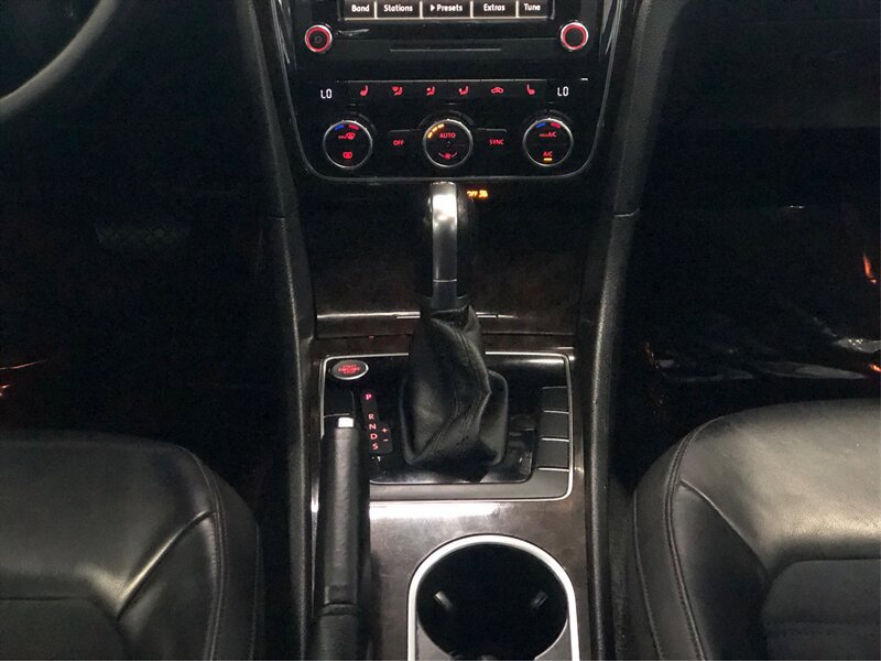 Used 2015 Volkswagen Passat TDI SEL Premium FWD image 26