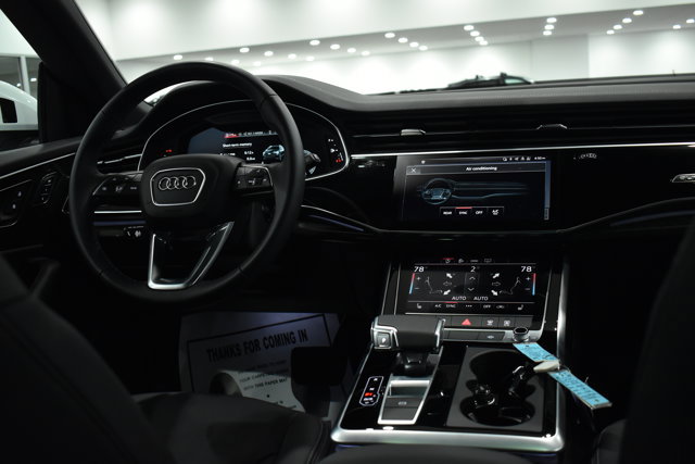 Used 2025 Audi Q8 Premium image 19