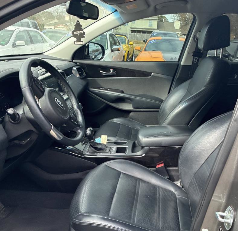 Used 2017 Kia Sorento EX image 9