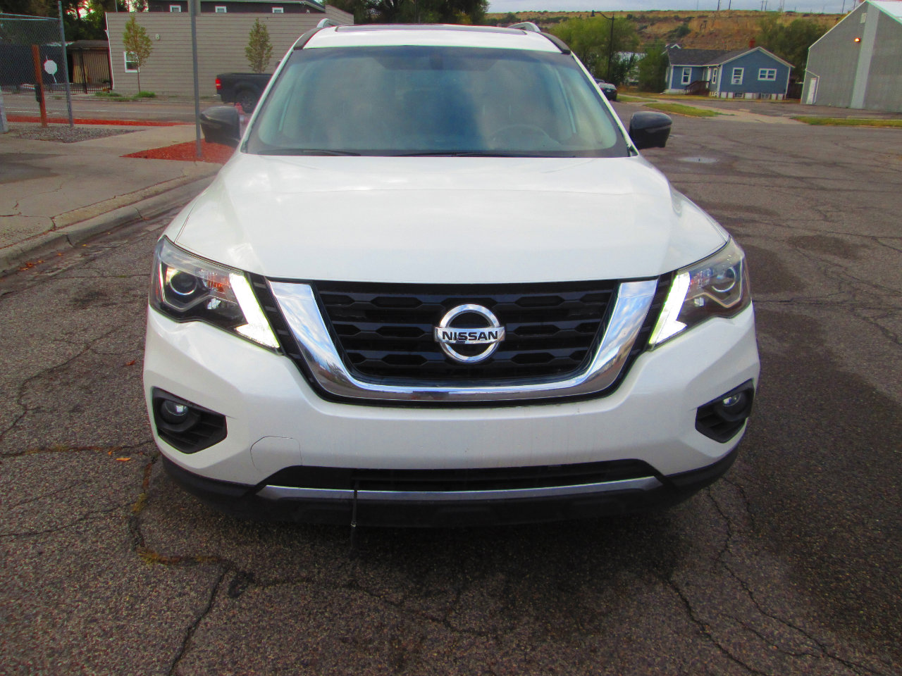 Used 2017 Nissan Pathfinder Platinum image 7