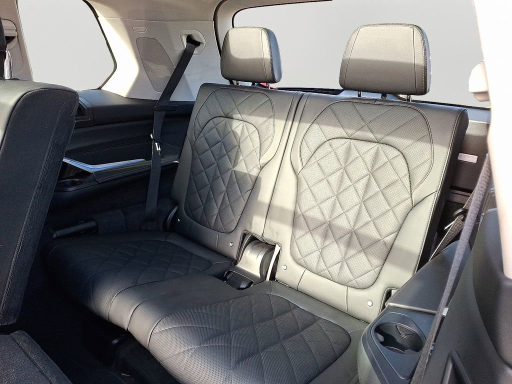 Used 2025 BMW X7 xDrive40i w/ Premium Package AWD/4WD image 11