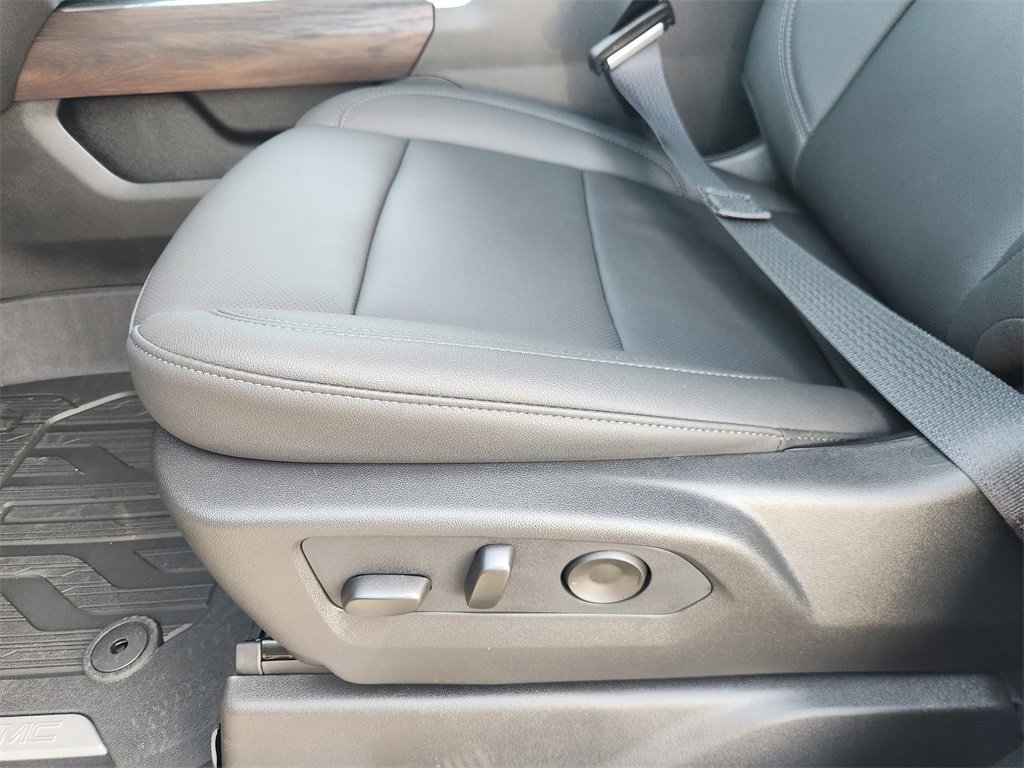 New 2026 GMC Sierra 1500 SLT image 16