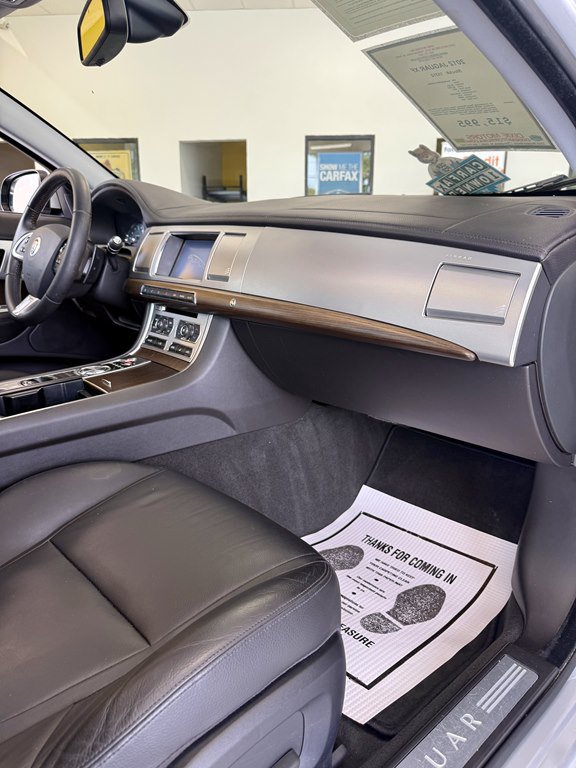 Used 2012 Jaguar XF RWD image 12