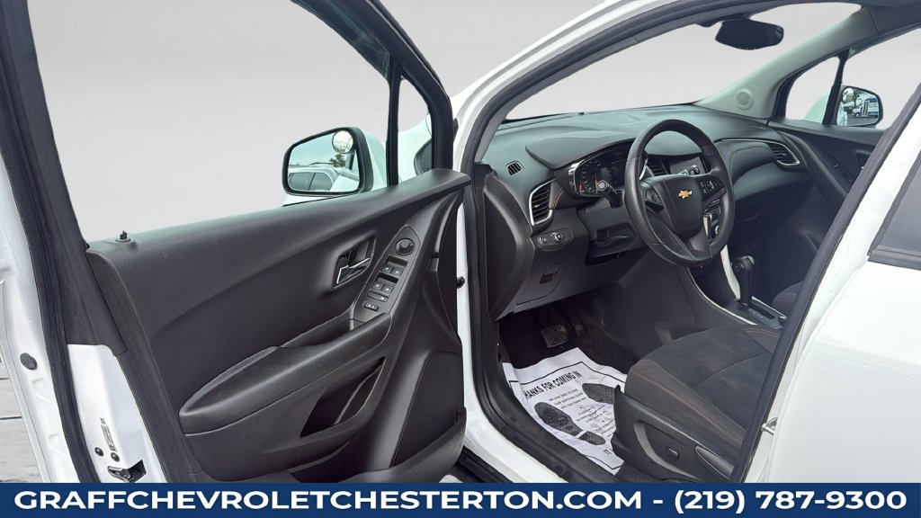 Used 2021 Chevrolet Trax LS w/ Tint and Cruise Package AWD/4WD image 24