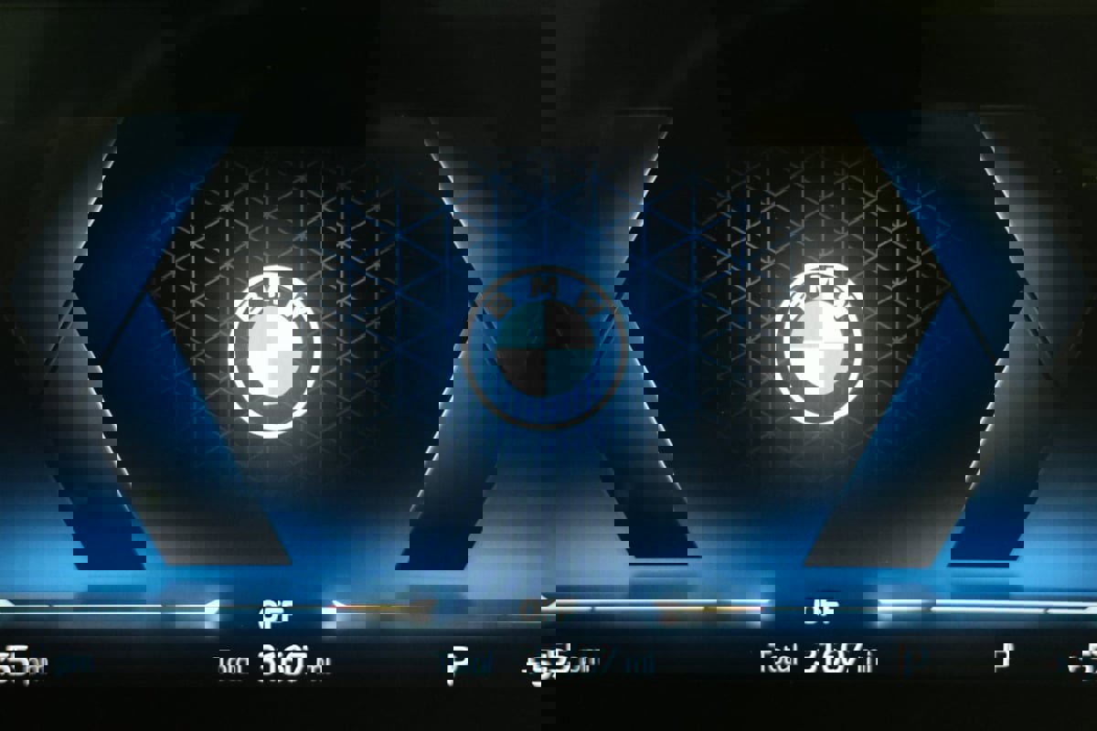 Used 2023 BMW X7 xDrive40i w/ M Sport Package image 13