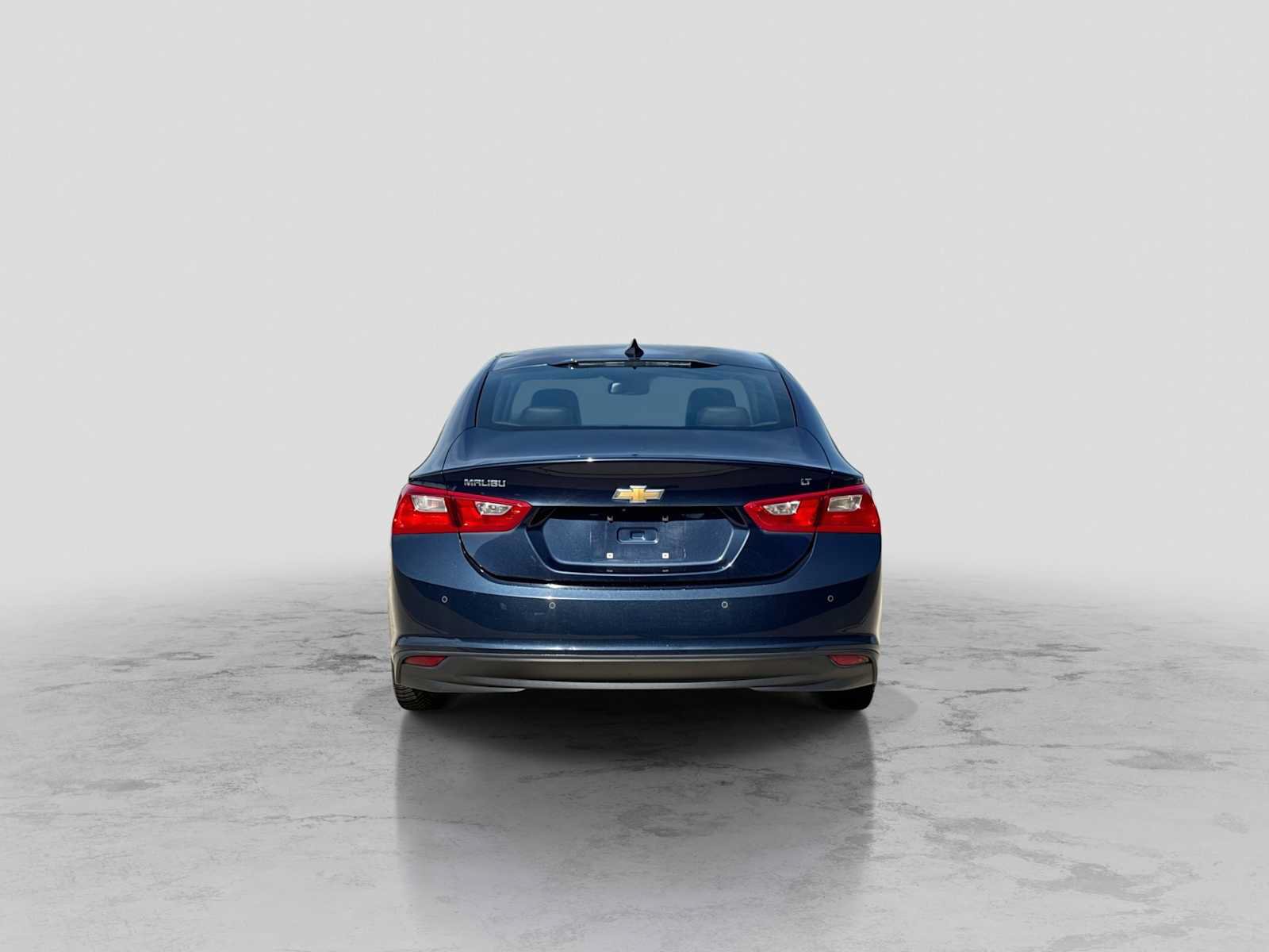 Used 2017 Chevrolet Malibu LT w/ Leather Package FWD image 5