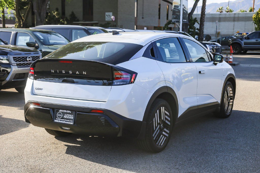 New 2026 Nissan Leaf SV+ w/ Illuminated Package FWD image 8
