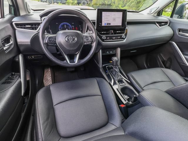Used 2023 Toyota Corolla Cross XLE w/ Convenience Package FWD image 16