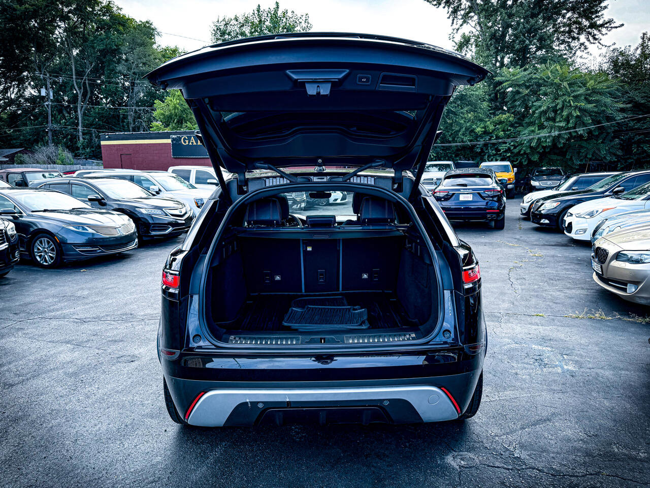 Used 2018 Land Rover Range Rover Velar R-Dynamic SE image 9