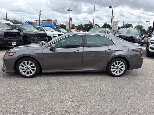 Used 2022 Toyota Camry LE FWD image 3