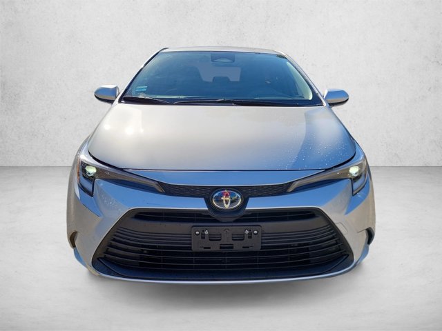 Used 2025 Toyota Corolla LE FWD image 2