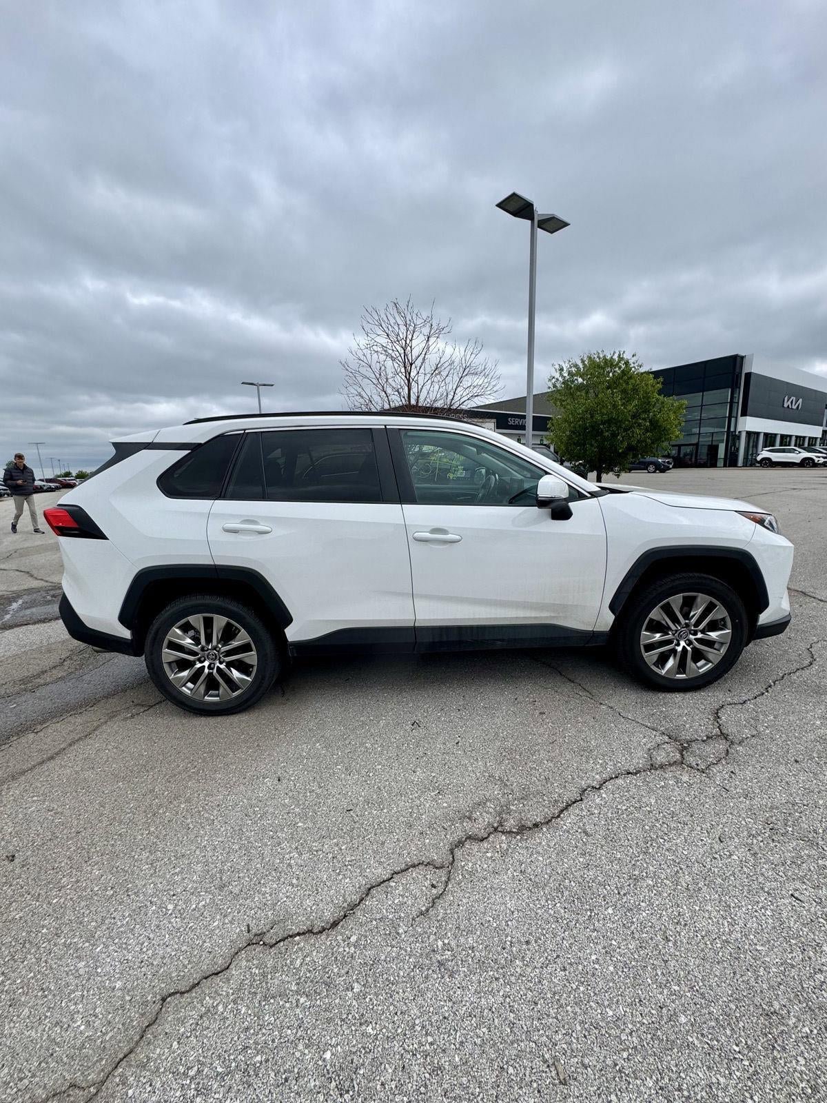 Used 2019 Toyota RAV4 XLE Premium AWD/4WD image 6