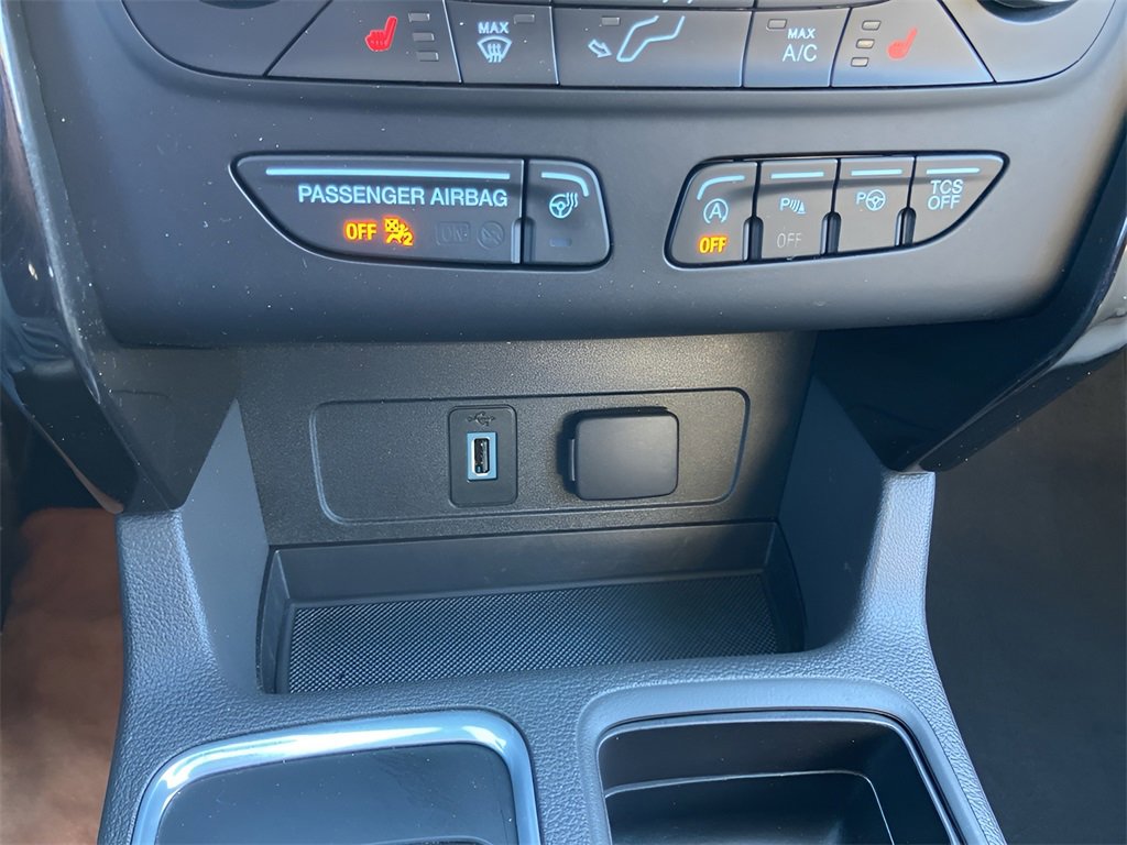 Used 2018 Ford Escape Titanium w/ Ford Safe & Smart Package image 25